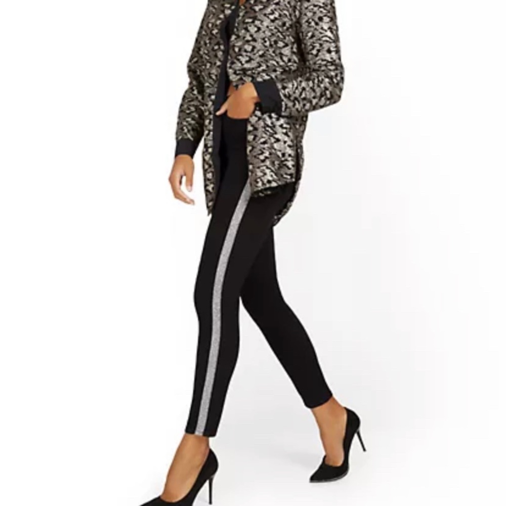 Nice stretchy Pant jegging with silver stripe large